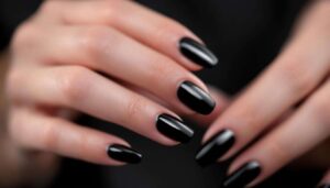 Statt French Nails: Mit dem „Onyx“-Nagellack wird die Maniküre noch edler